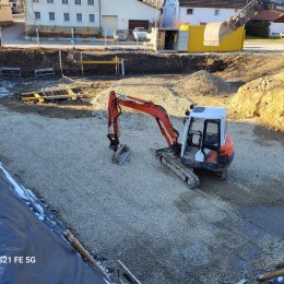 Neubau eines Mehrfamilienhauses mit 11 Wohneinheiten und 2 Büroeinheiten in Tuningen: Die Erdarbeiten haben begonnen
