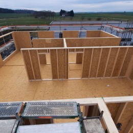 Neubau Gewebegebäude Bad Dürrheim: Die Holzwände werden gesellt